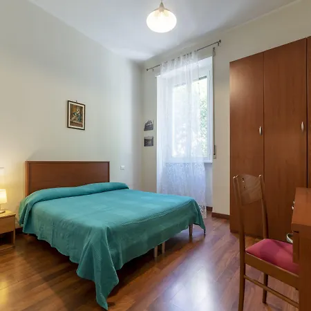 Piazza Re di Roma Apartment-2